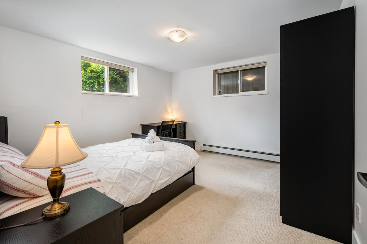 Gorgeous 4 Bedroom Garden Level Suite At Vancouver West & Ubc Exterior foto