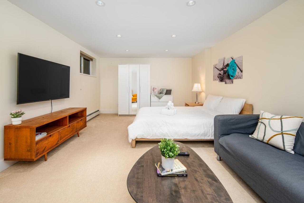 Gorgeous 4 Bedroom Garden Level Suite At Vancouver West & Ubc Exterior foto